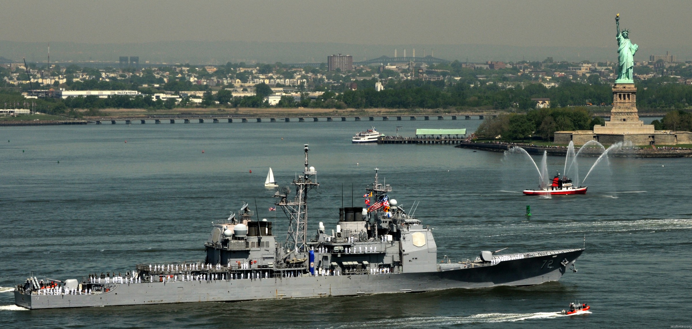 cg-72 uss vella gulf ticonderoga class guided missile cruiser navy 36 new york fleet week