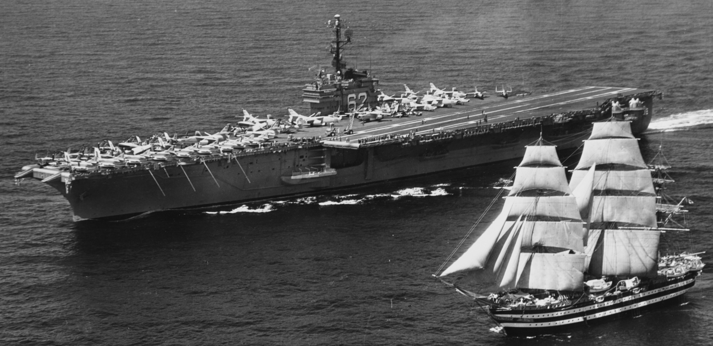 uss independence cv-62 forrestal class aircraft carrier air group cvg-7 1962 11
