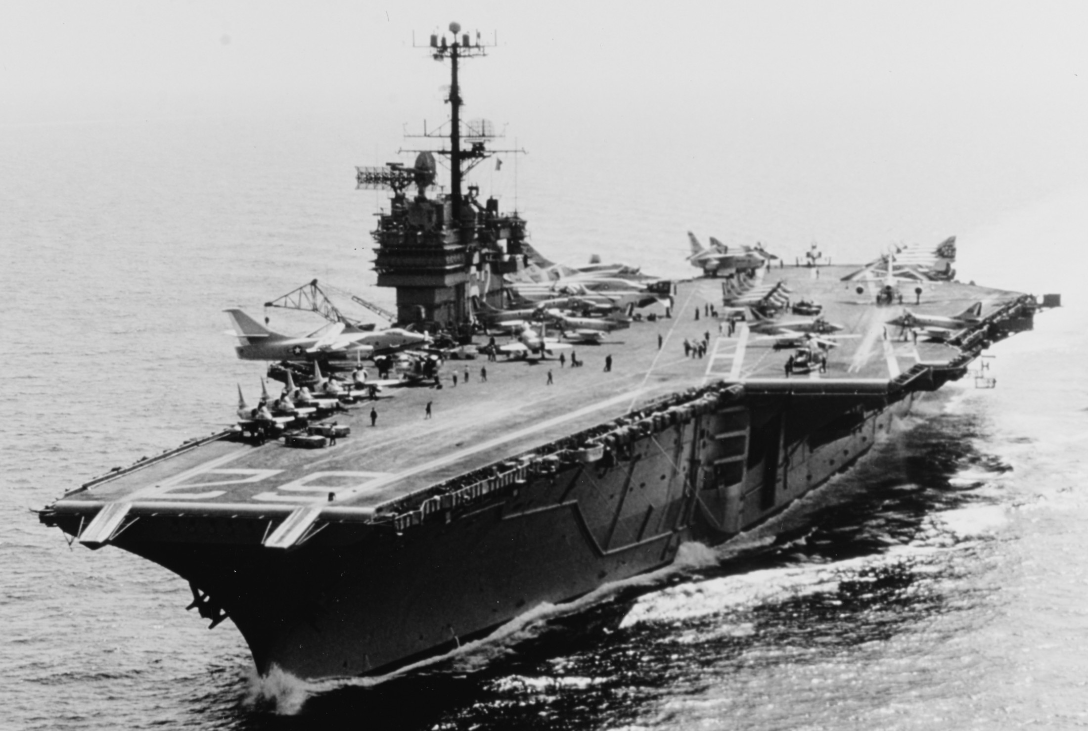 uss independence cv-62 forrestal class aircraft carrier air wing cvw-7 1968 18