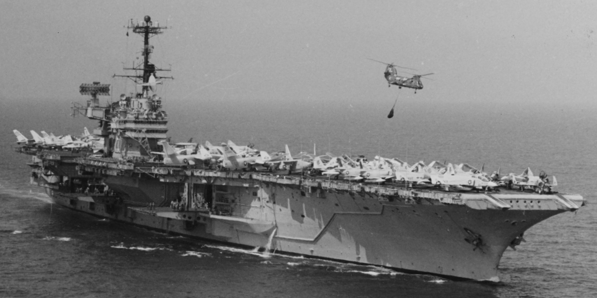 uss independence cv-62 forrestal class aircraft carrier air wing cvw-7 1970 20