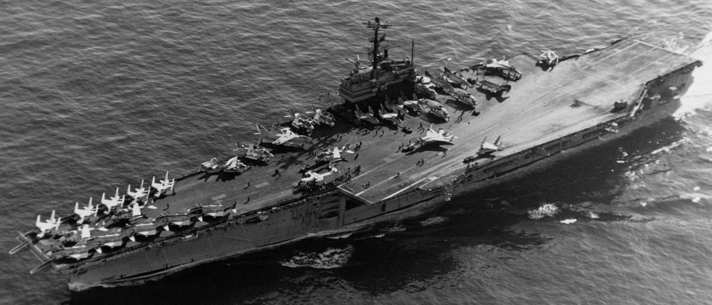 uss independence cv-62 forrestal class aircraft carrier air wing cvw-7 1973 24