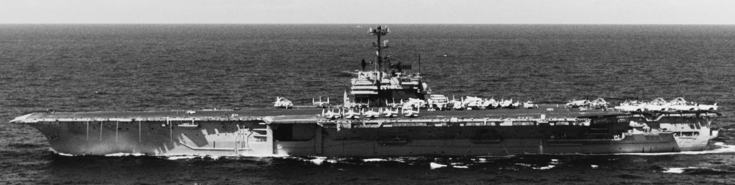 uss independence cv-62 forrestal class aircraft carrier air wing cvw-7 26