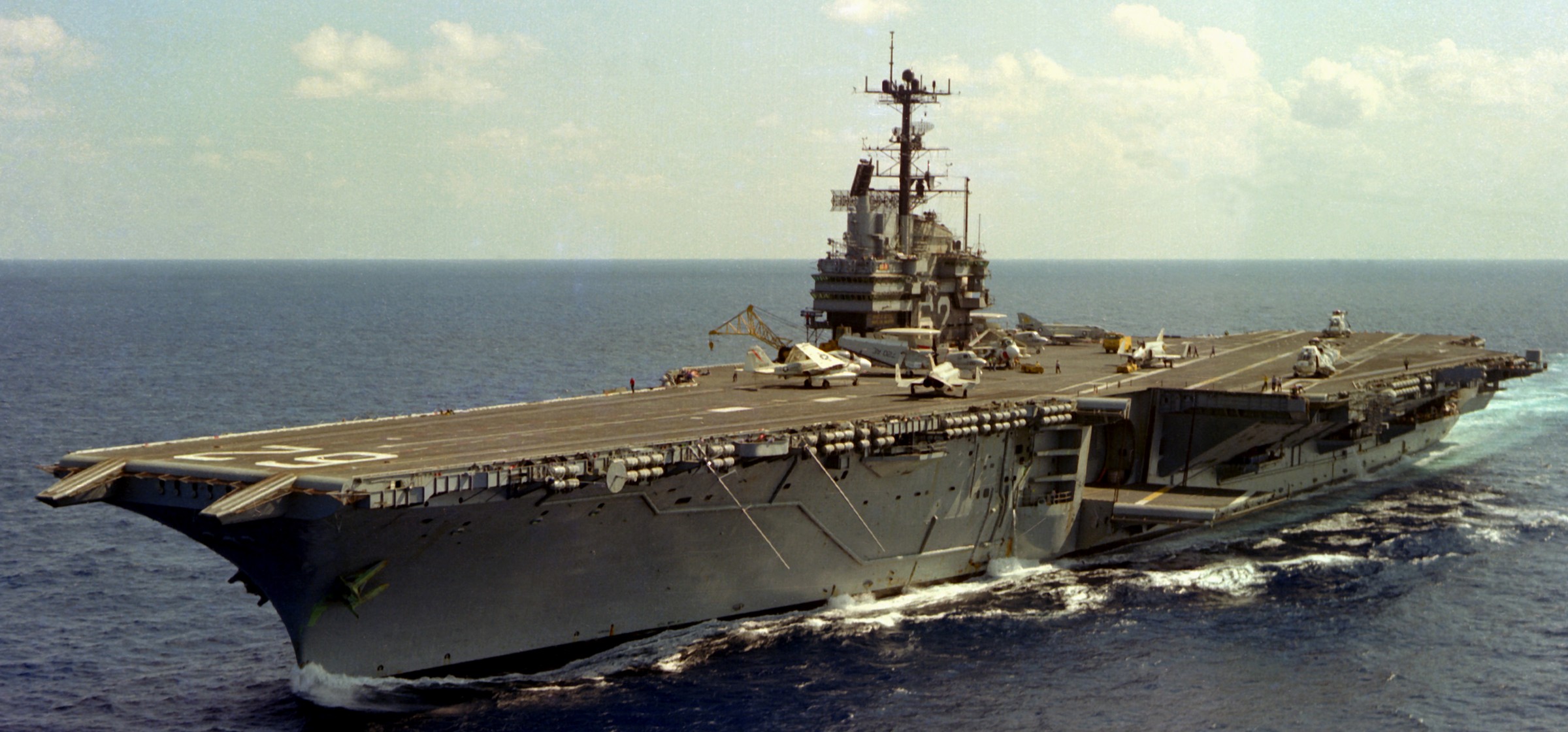 uss independence cv-62 forrestal class aircraft carrier caribbean sea 1979 32