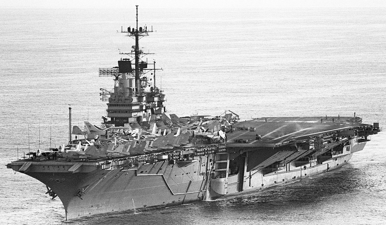 uss independence cv-62 forrestal class aircraft carrier air wing cvw-6 1983 55