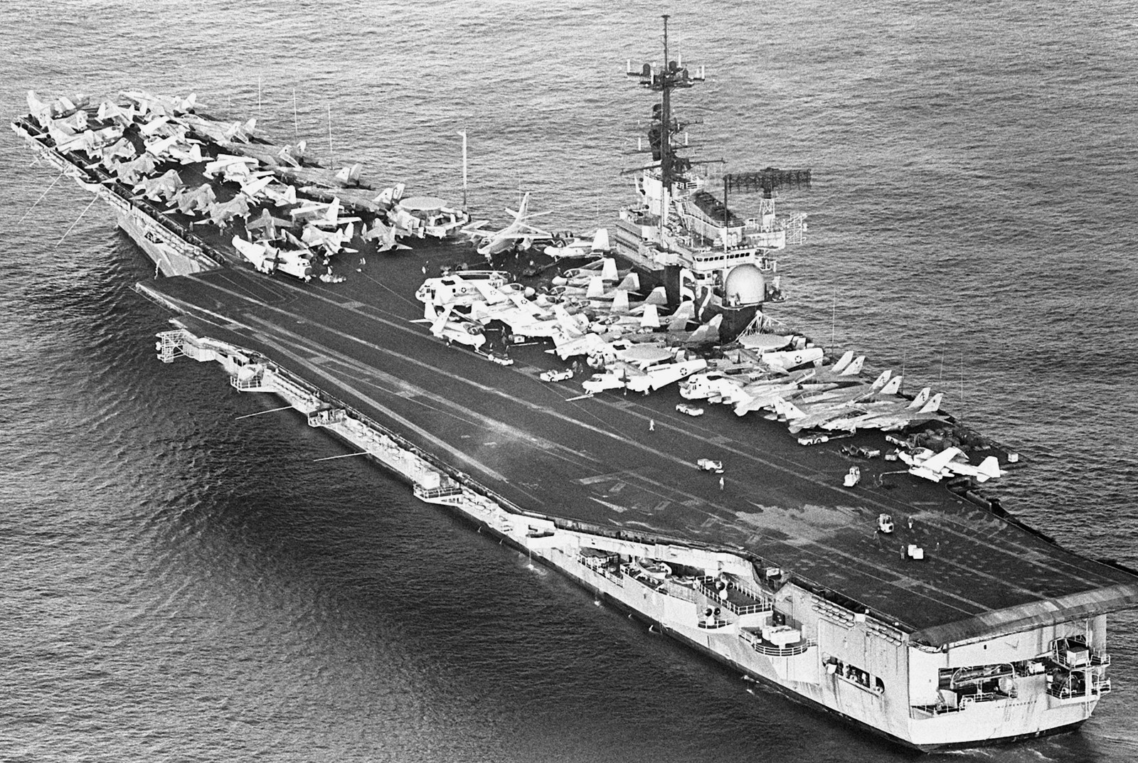 uss independence cv-62 forrestal class aircraft carrier air wing cvw-6 off lebanon mediterranean sea 1983
