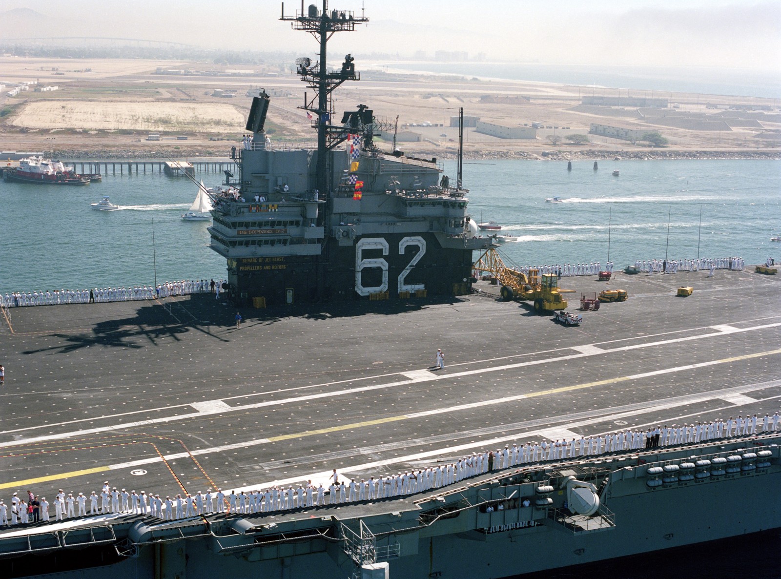 uss independence cv-62 forrestal class aircraft carrier nas north island san diego new homeport 1988 76