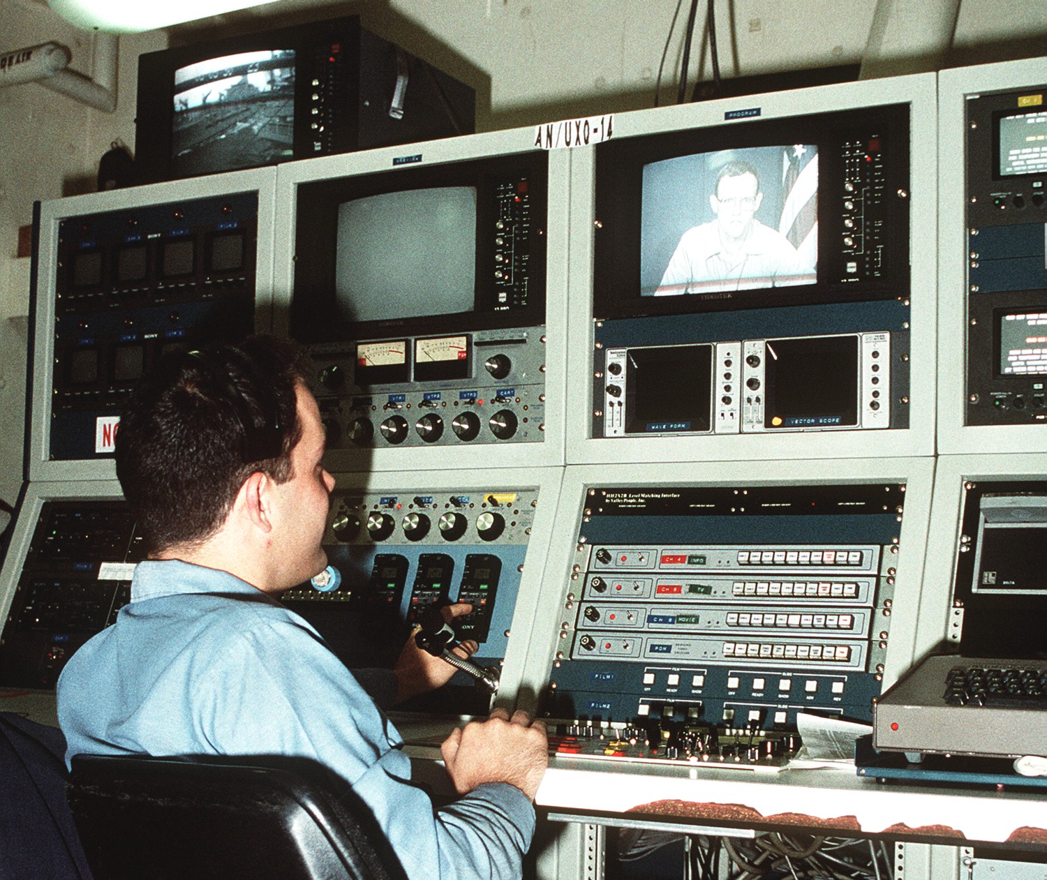 uss independence cv-62 forrestal class aircraft carrier cctv 1990 82