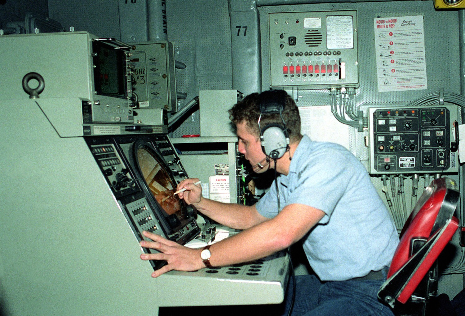uss independence cv-62 forrestal class aircraft carrier radar console 83