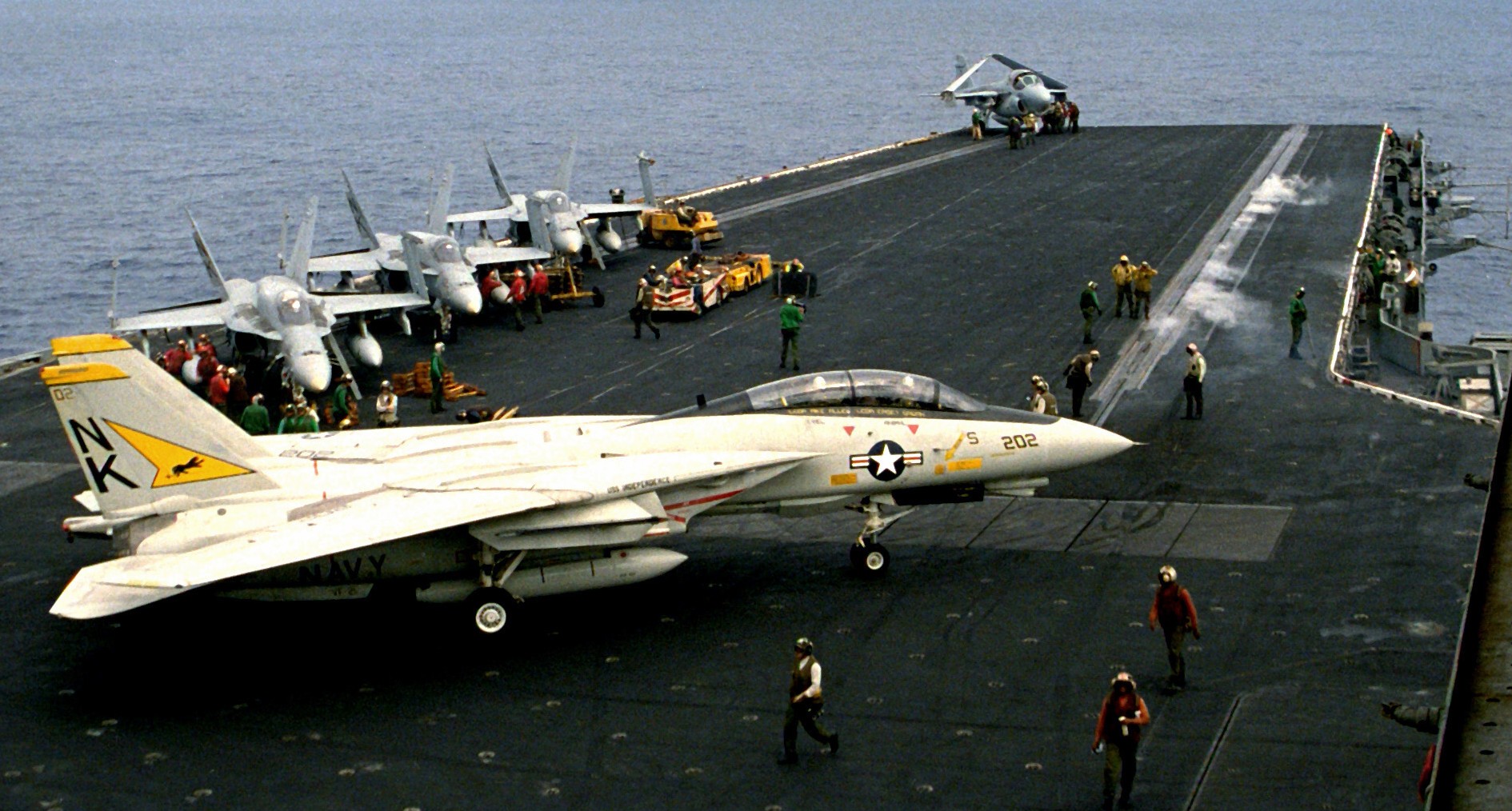 uss independence cv-62 forrestal class aircraft carrier air wing cvw-14 87