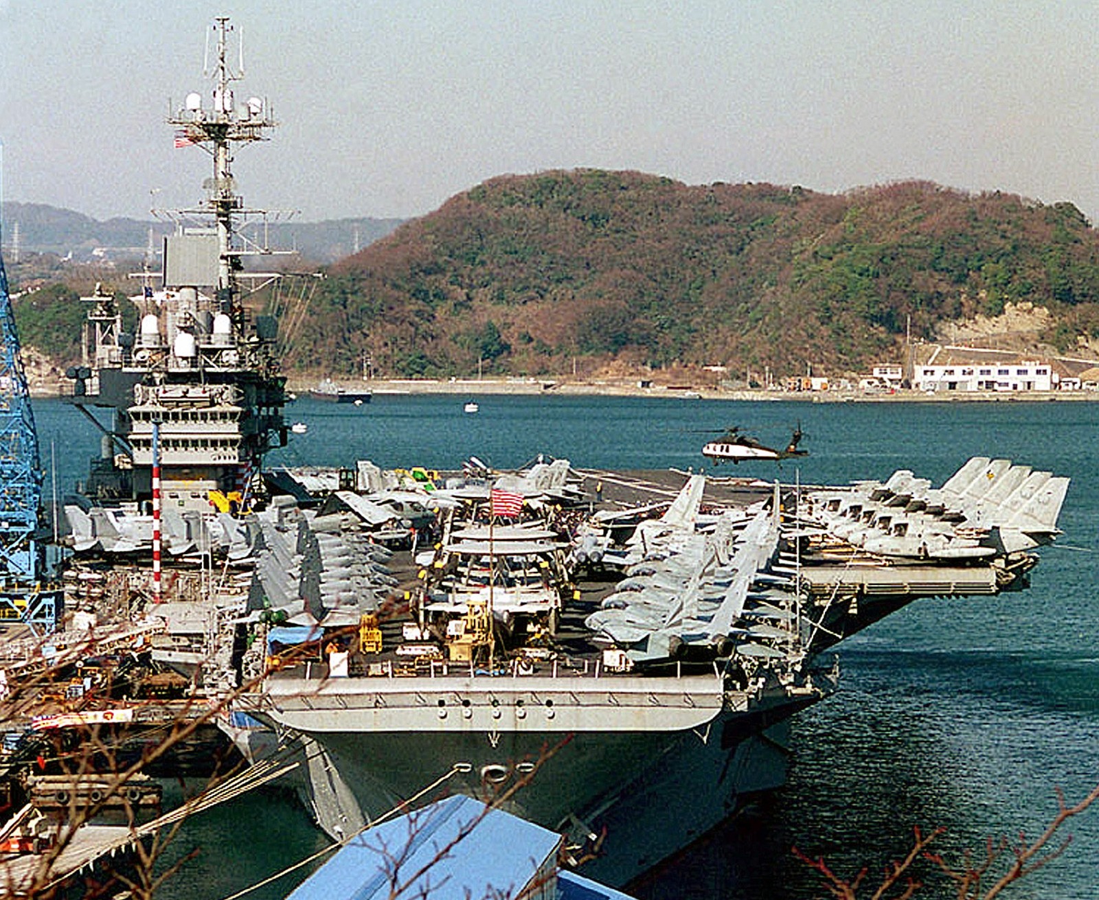 uss independence cv-62 forrestal class aircraft carrier fleet activities yokosuka japan 1998 124