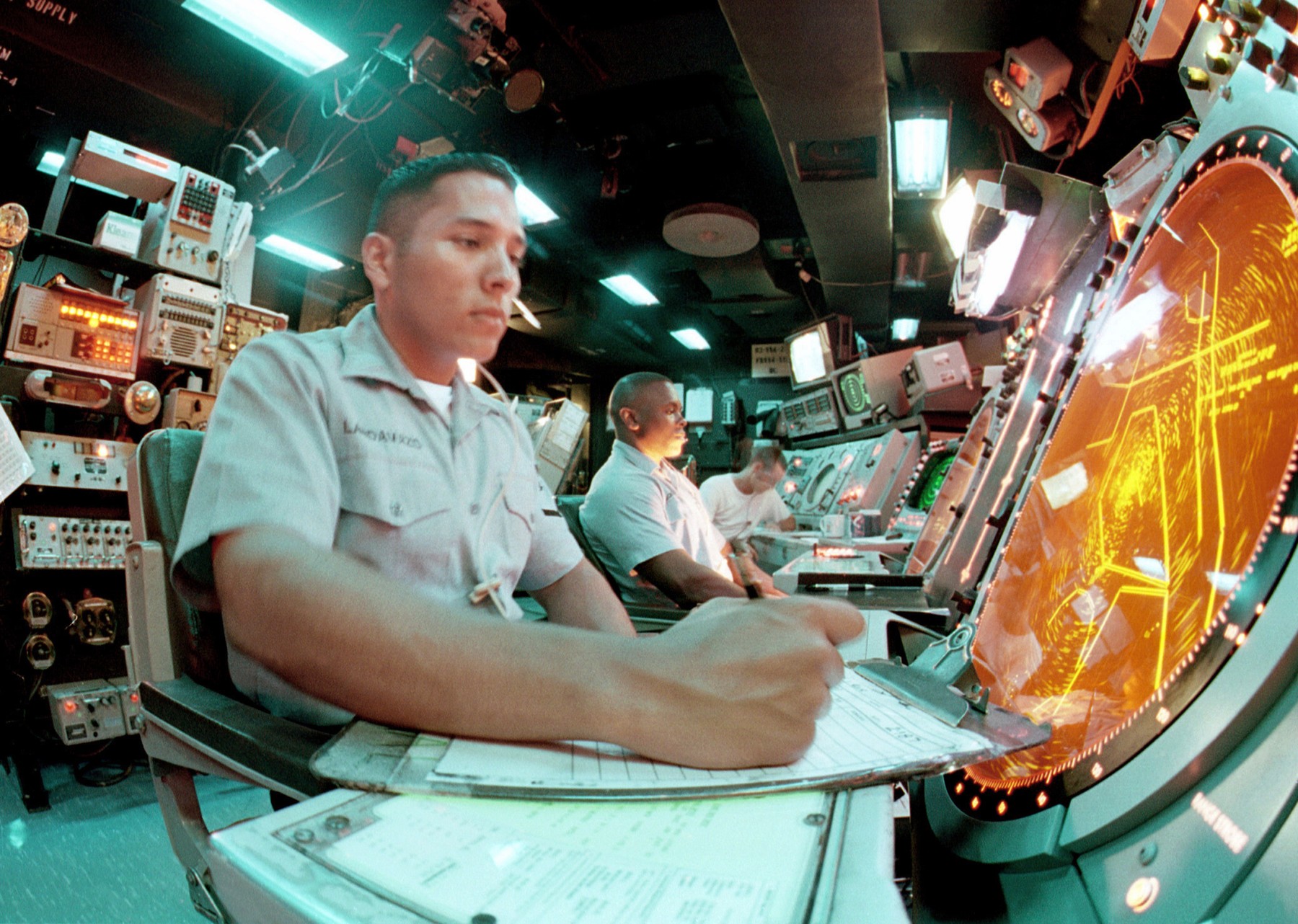 uss independence cv-62 forrestal class aircraft carrier air traffic control center catcc persian gulf 1998 129