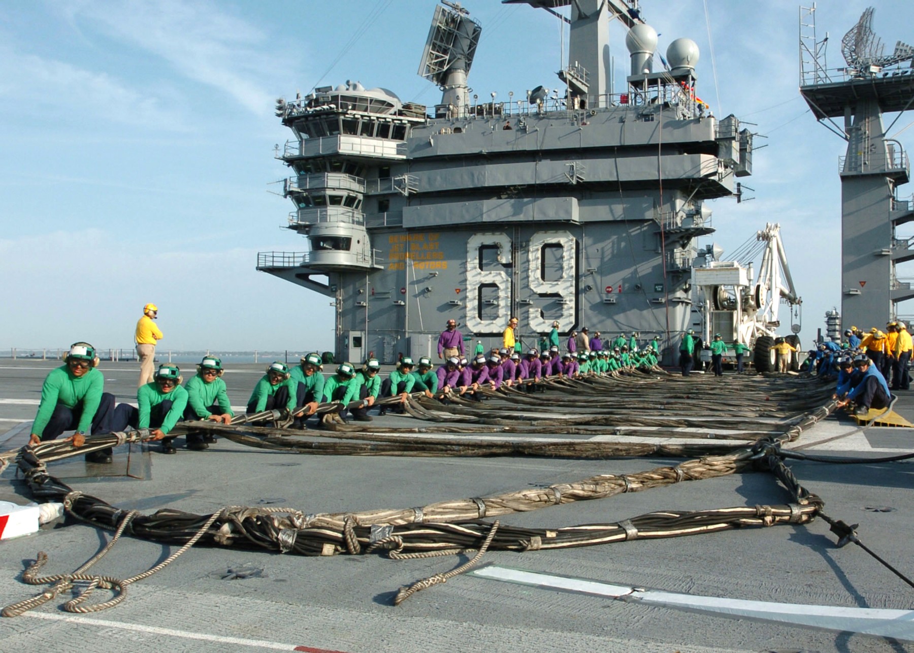 uss dwight d. eisenhower cvn-69 aircraft carrier 2005 222 emergency landing barrier