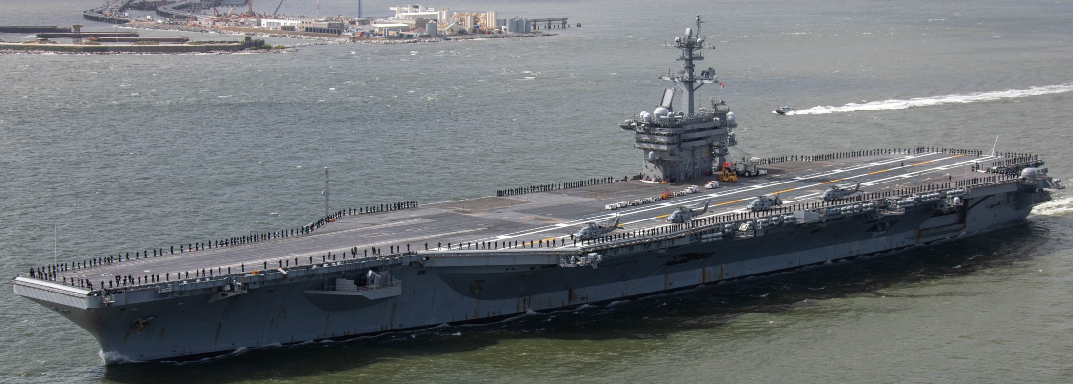 cvn-73 uss george washington nimitz class aircraft carrier us navy departing norfolk virginia 149