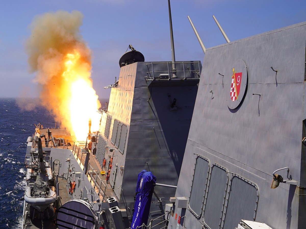 ddg-108 uss wayne e. meyer arleigh burke class guided missile destroyer aegis us navy 70 standard sm-2