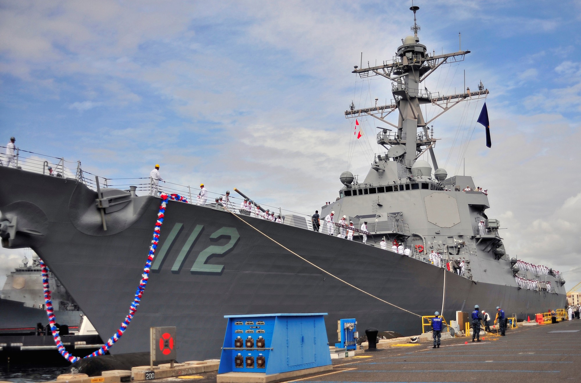 ddg-112 uss michael murphy arleigh burke class guided missile destroyer aegis us navy arriving pearl harbor hickam hawaii 72p