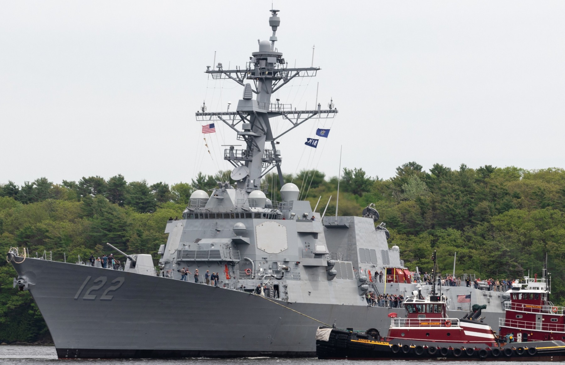 ddg-122 uss john basilone arleigh burke class guided missile destroyer gdbiw bath maine 19