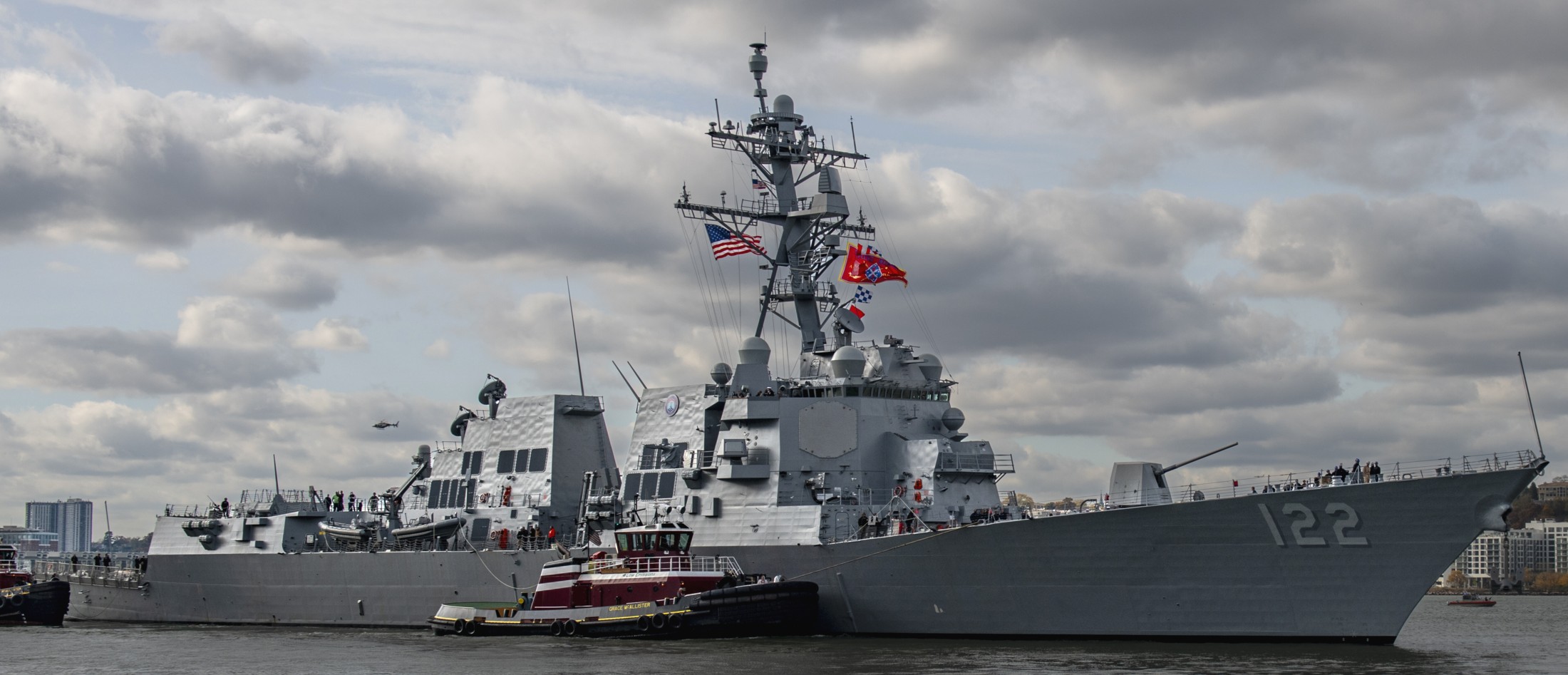 ddg-122 uss john basilone arleigh burke class guided missile destroyer arriving new york 29