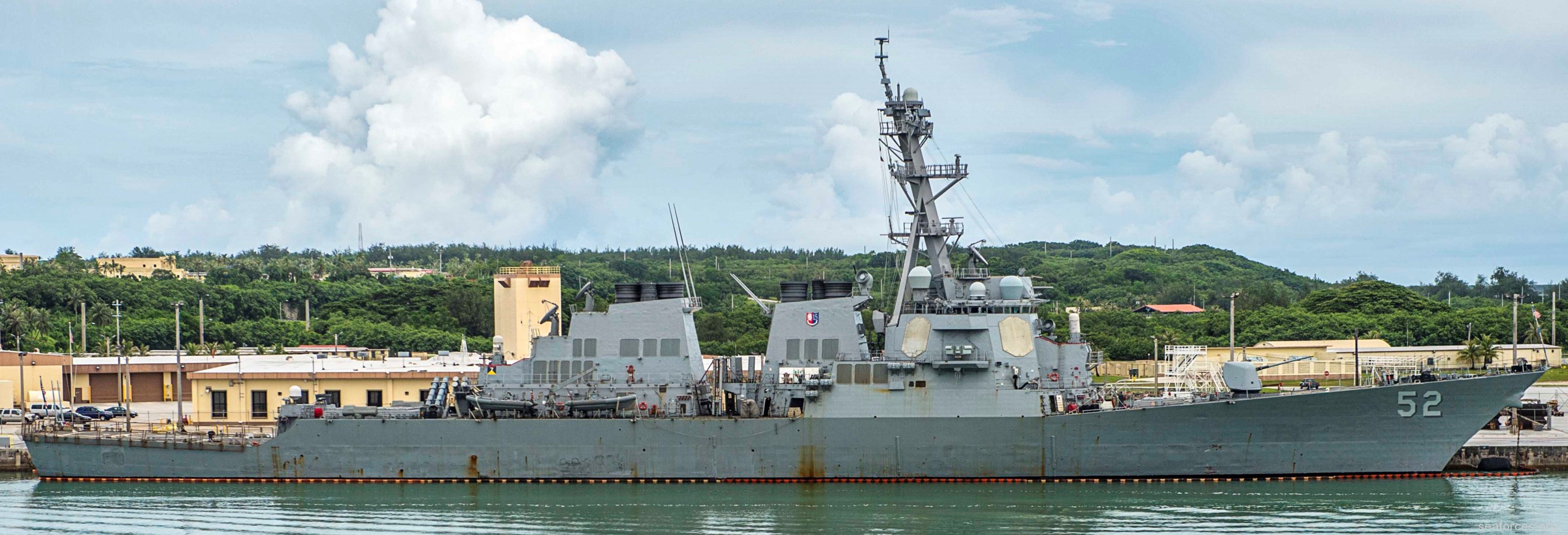 ddg-52 uss barry guided missile destroyer us navy 09 apra harbor guam