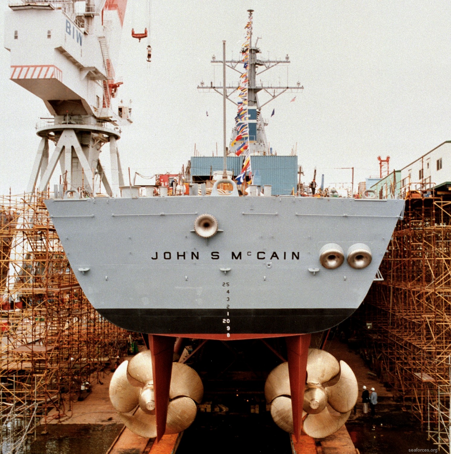 Надстройка на палубе. Современное техническое вооружение судоремонтного завода. 40068 Ddg56 USS John s.MCCAIN DX-Version 1/700. Аренда судна 5 букв.