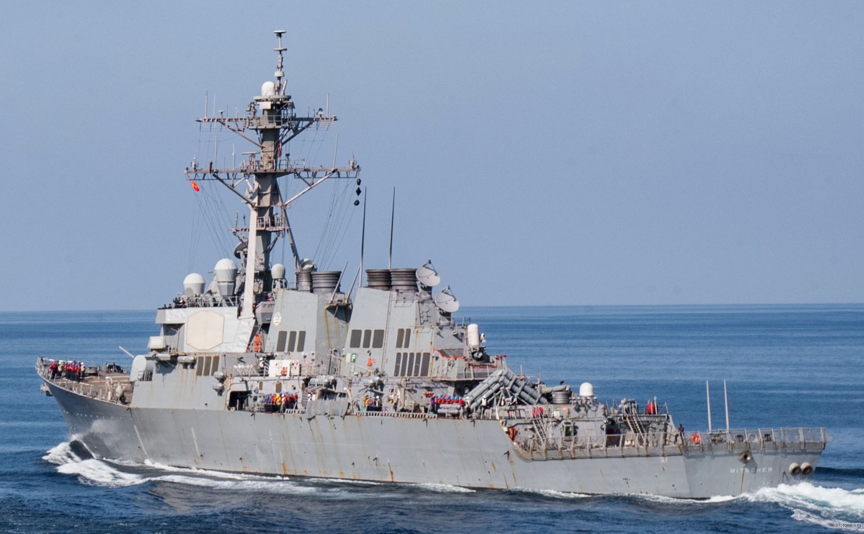 ddg-57 uss mitscher arleigh burke class guided missile destroyer us navy 98 gulf of aden