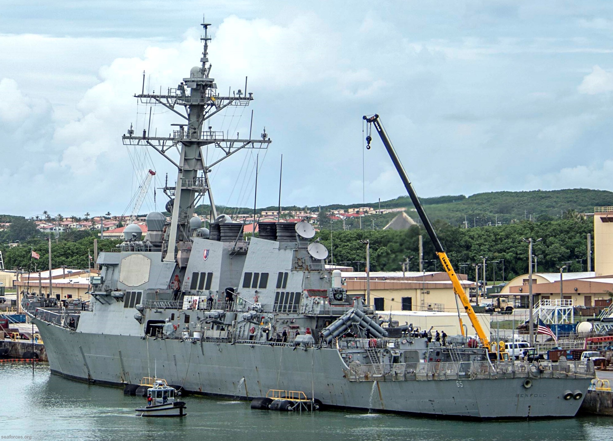 ddg-65 uss benfold arleigh burke class destroyer navy 11 apra harbor guam