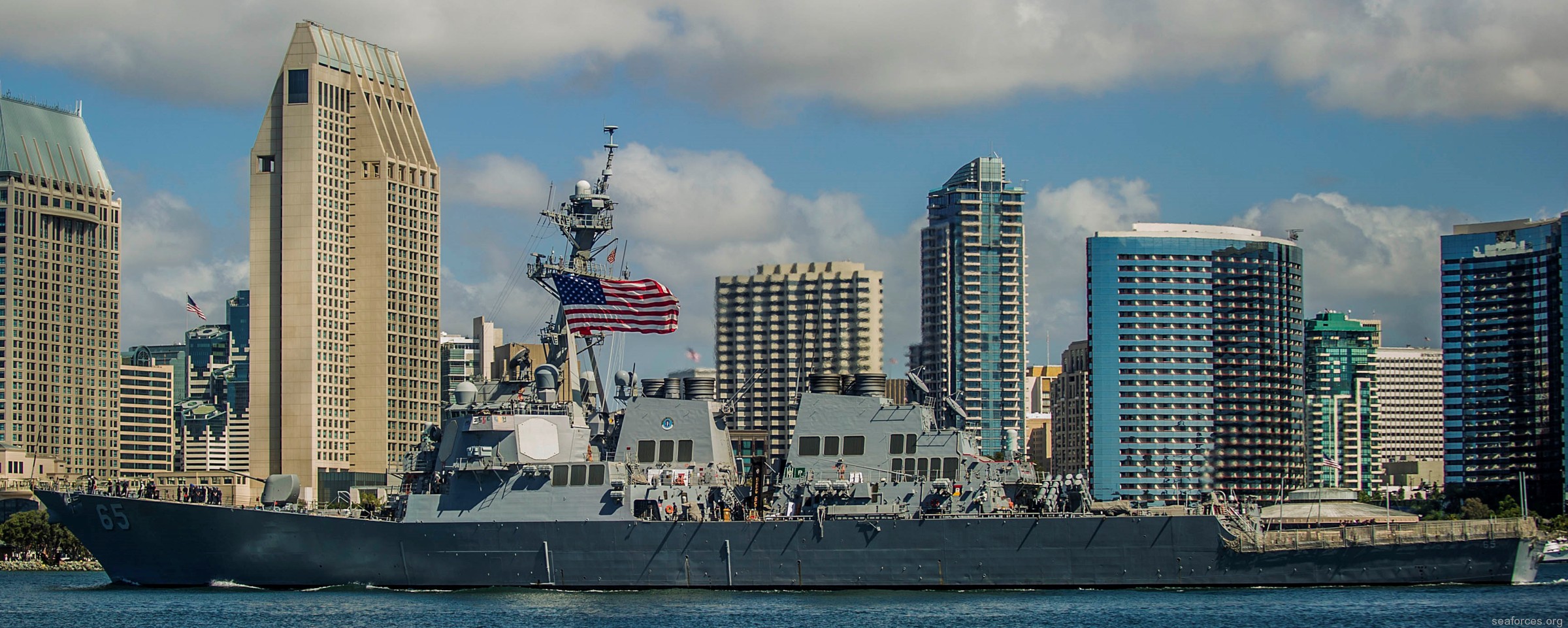 ddg-65 uss benfold arleigh burke class destroyer navy 24 san diego california