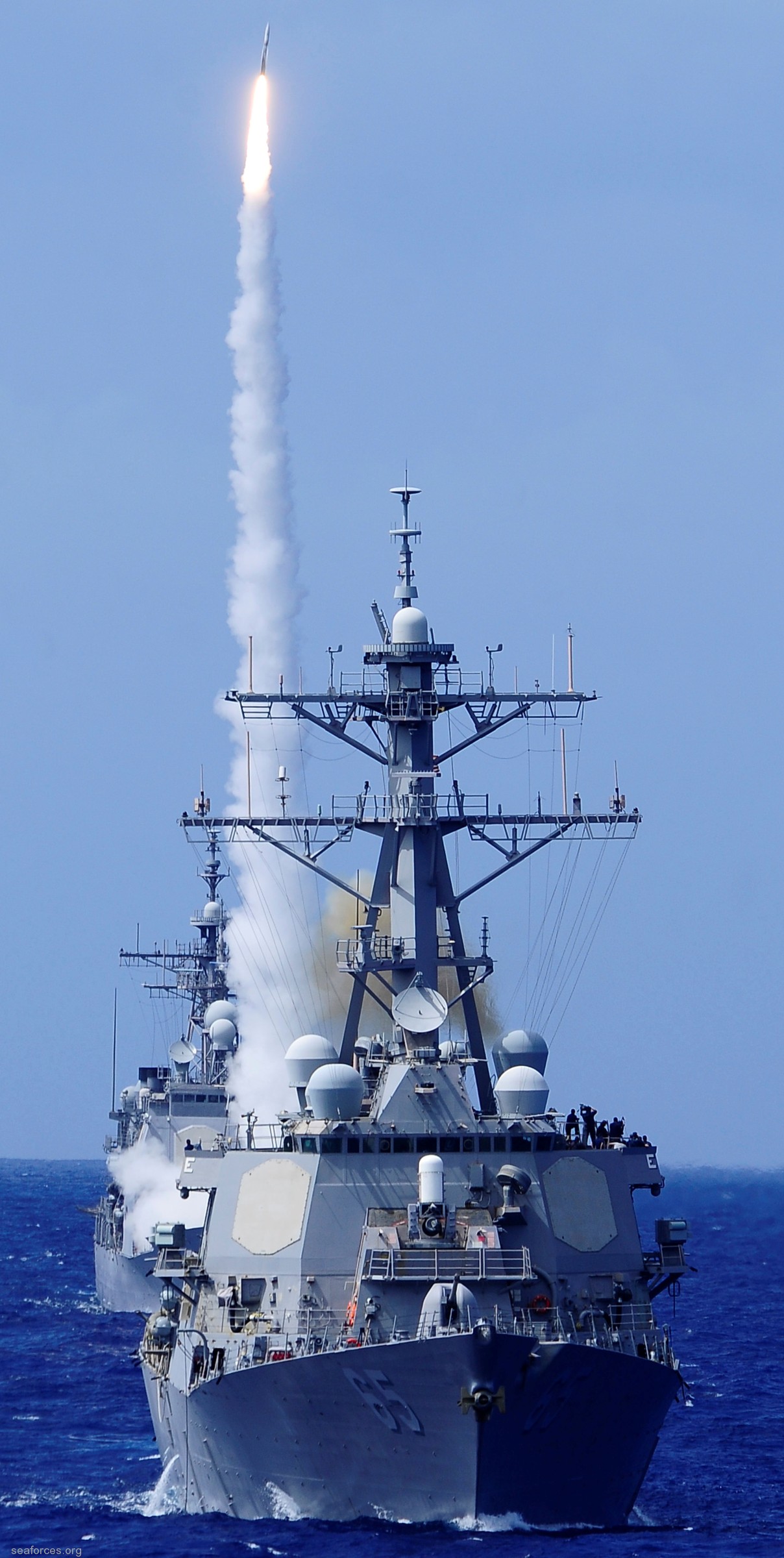 ddg-65 uss benfold arleigh burke class destroyer navy 35 standard missile sm-2