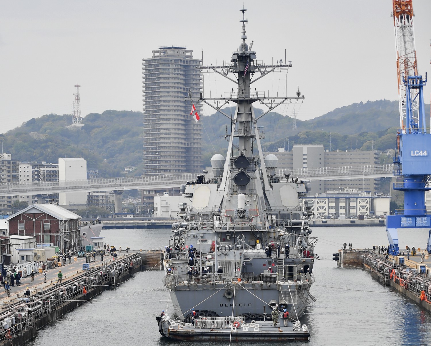 ddg-65 uss benfold guided missile destroyer dry-dock yokosuka japan 2019