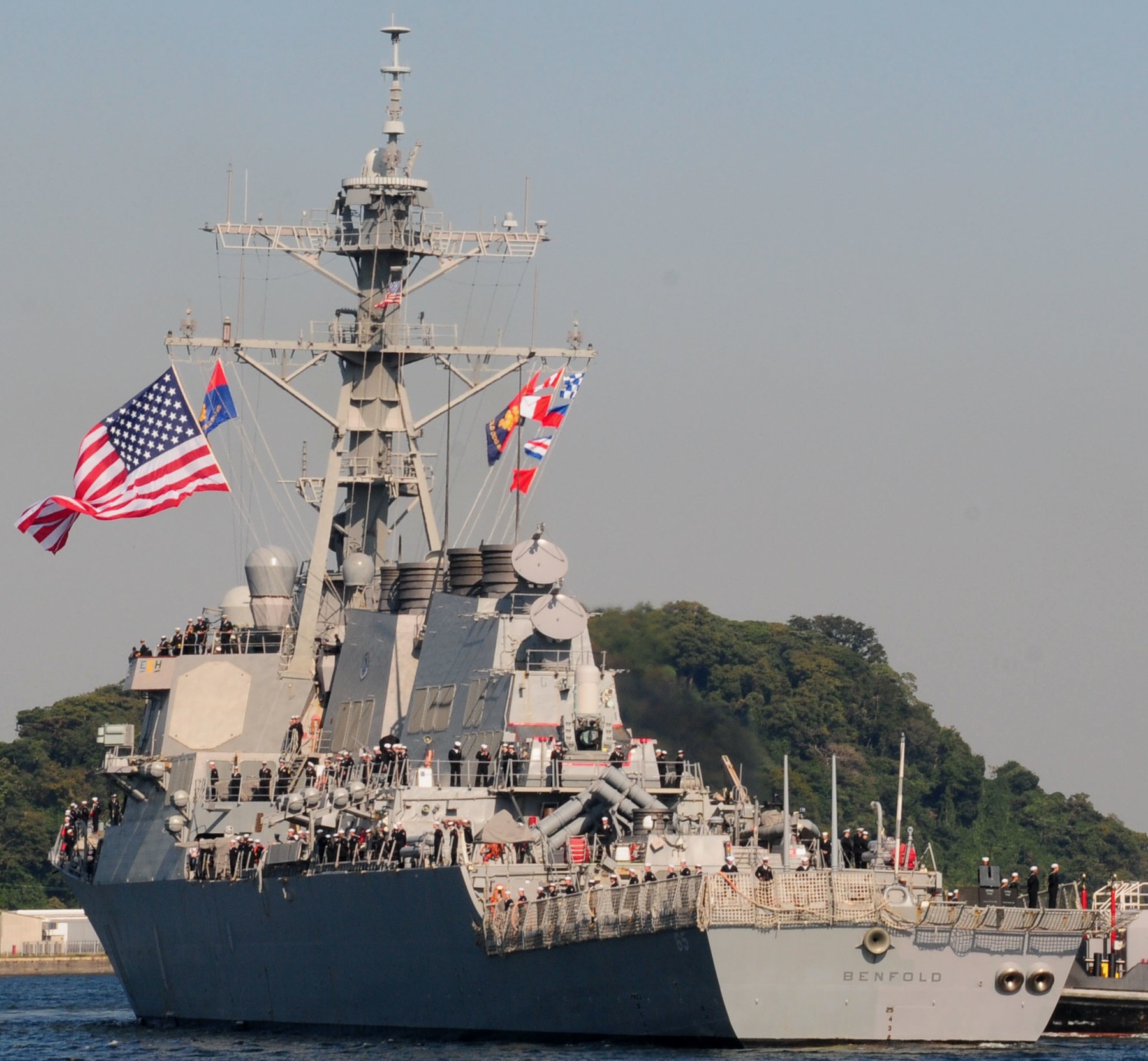ddg-65 uss benfold guided missile destroyer arriving fleact yokosuka japan october 2015 62
