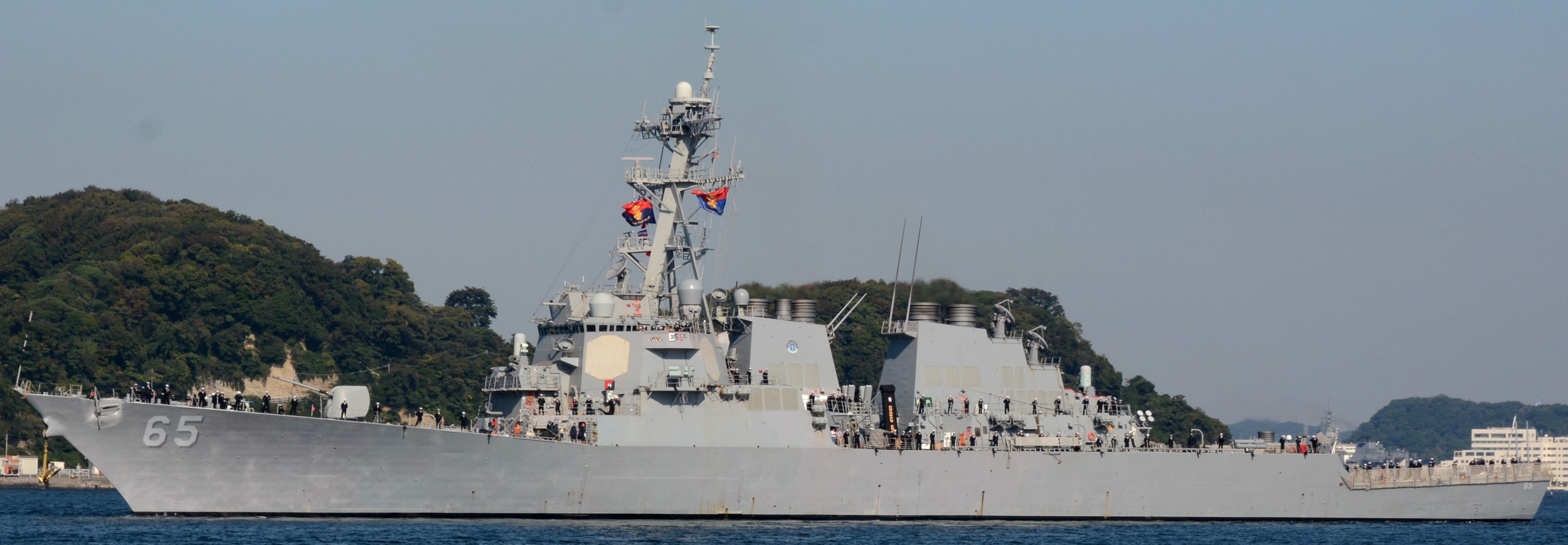 ddg-65 uss benfold guided missile destroyer arriving yokosuka japan homeport 2015 64