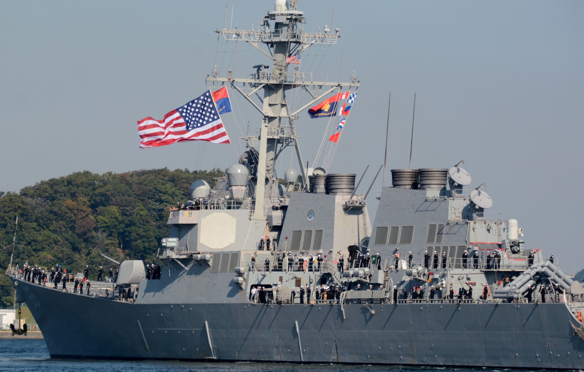 ddg-65 uss benfold guided missile destroyer arriving fleet activities yokosuka japan 2015 66