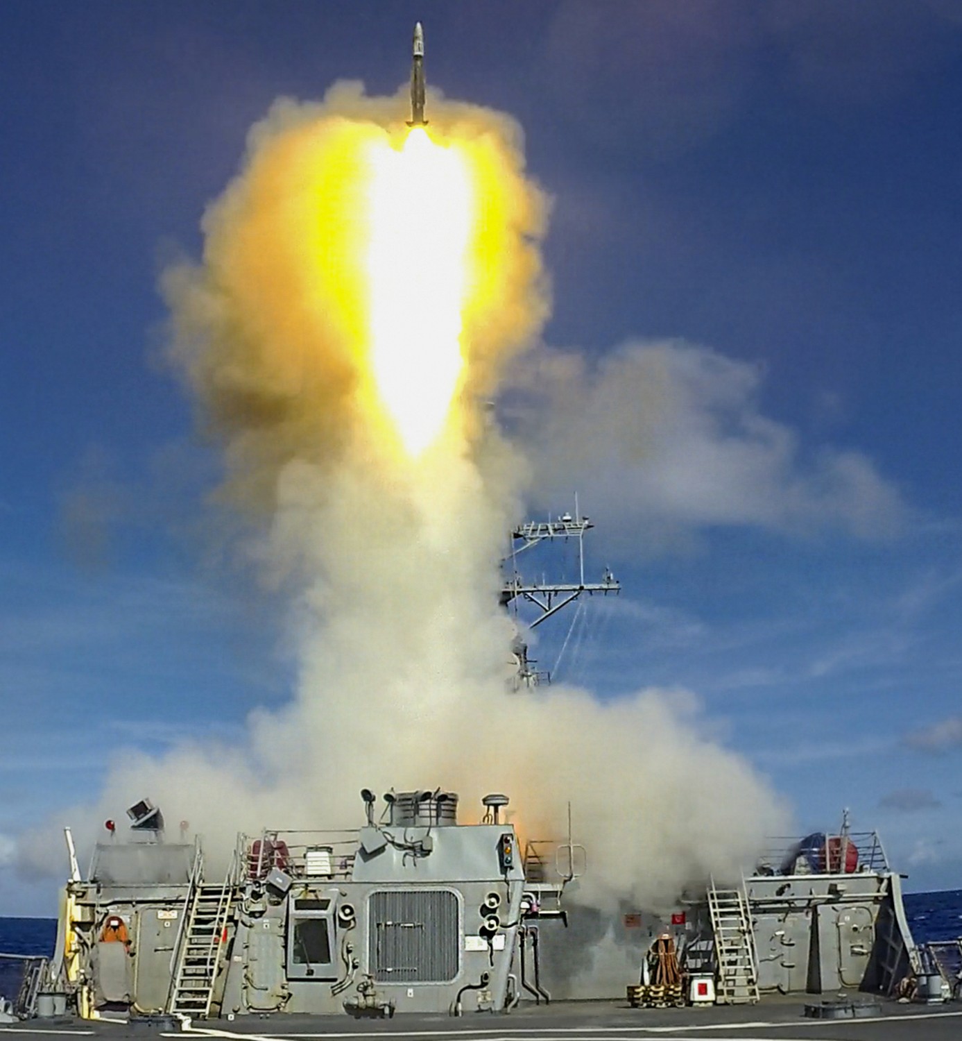 ddg-65 uss benfold guided missile destroyer standard sm-2 pacific griffin 2021