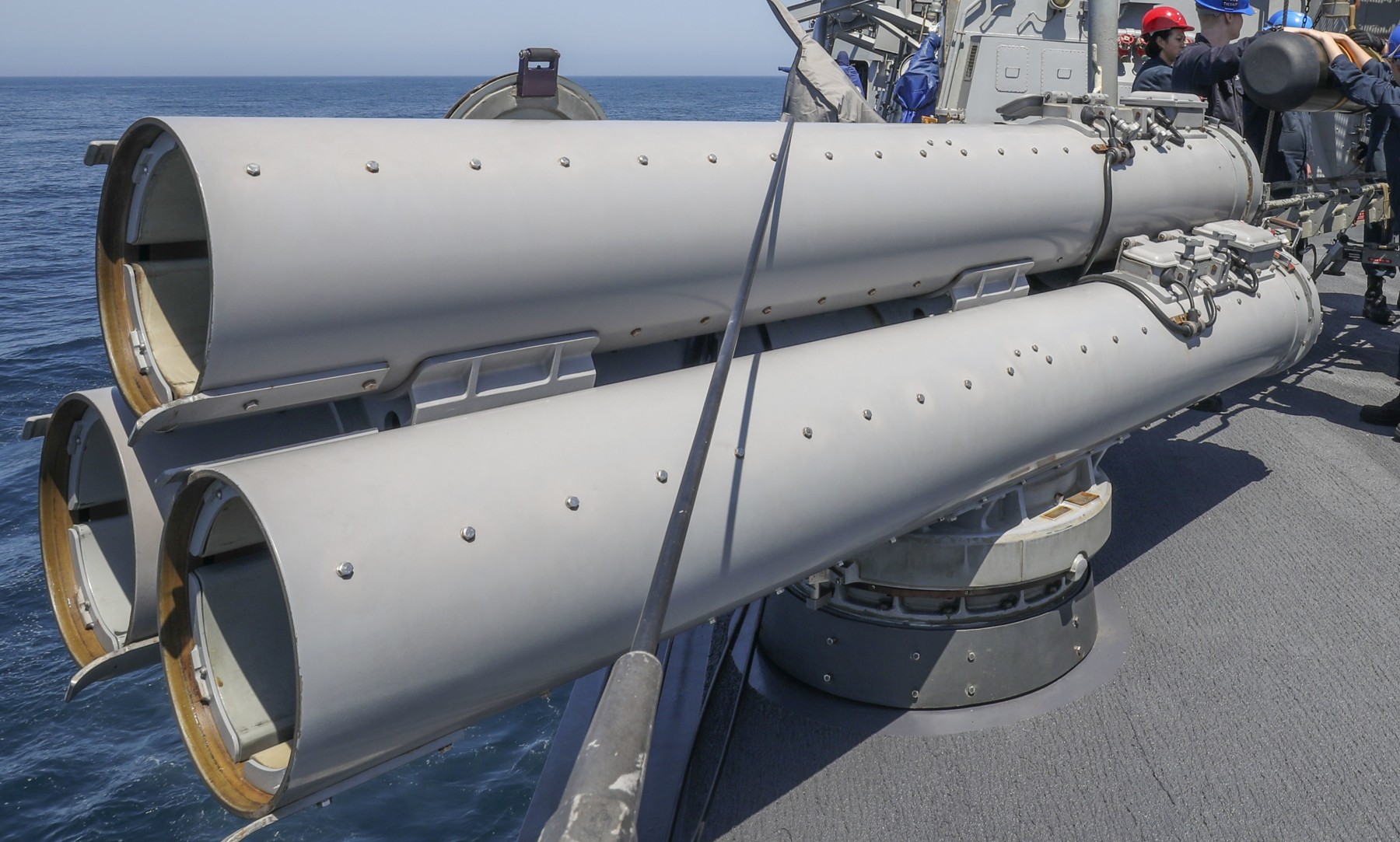 ddg-65 uss benfold guided missile destroyer mk.32 torpedo tubes 2022 79