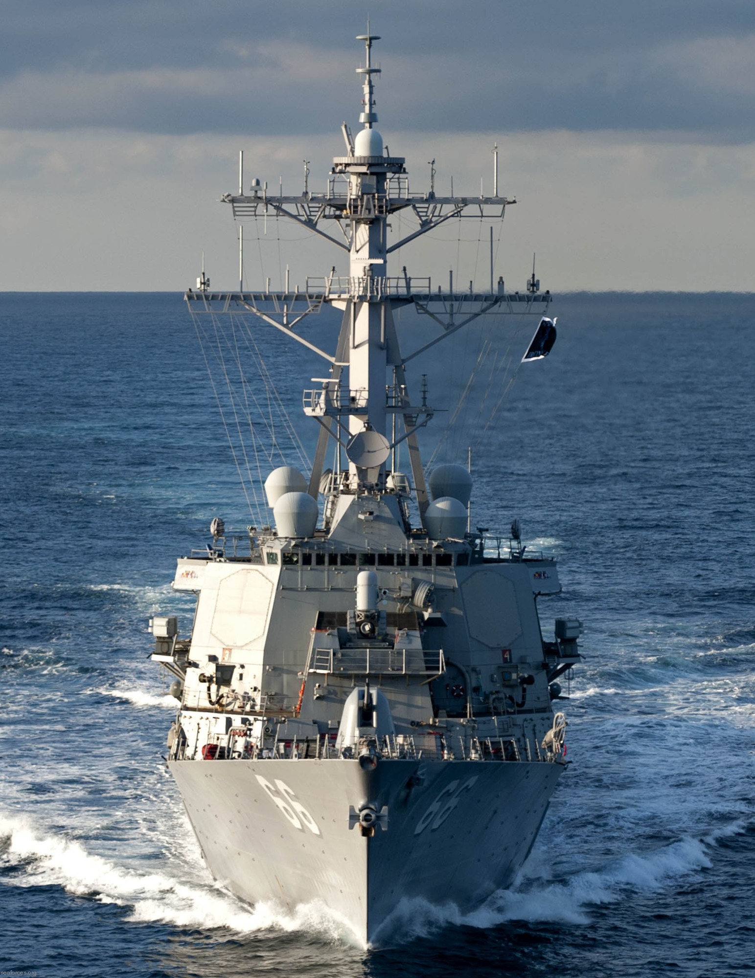 ddg-66 uss gonzalez guided missile destroyer arleigh burke class aegis 35