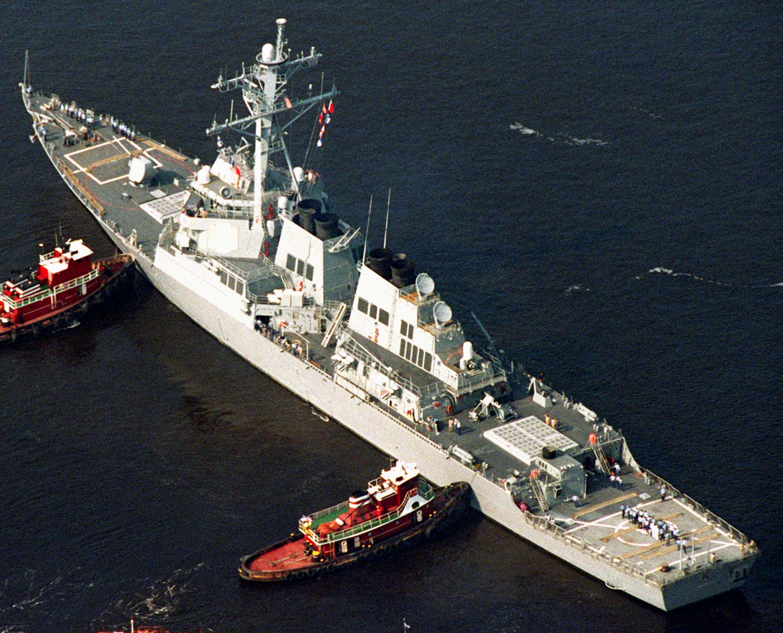 ddg-66 uss gonzalez guided missile destroyer arleigh burke class aegis 65 naval station norfolk virginia