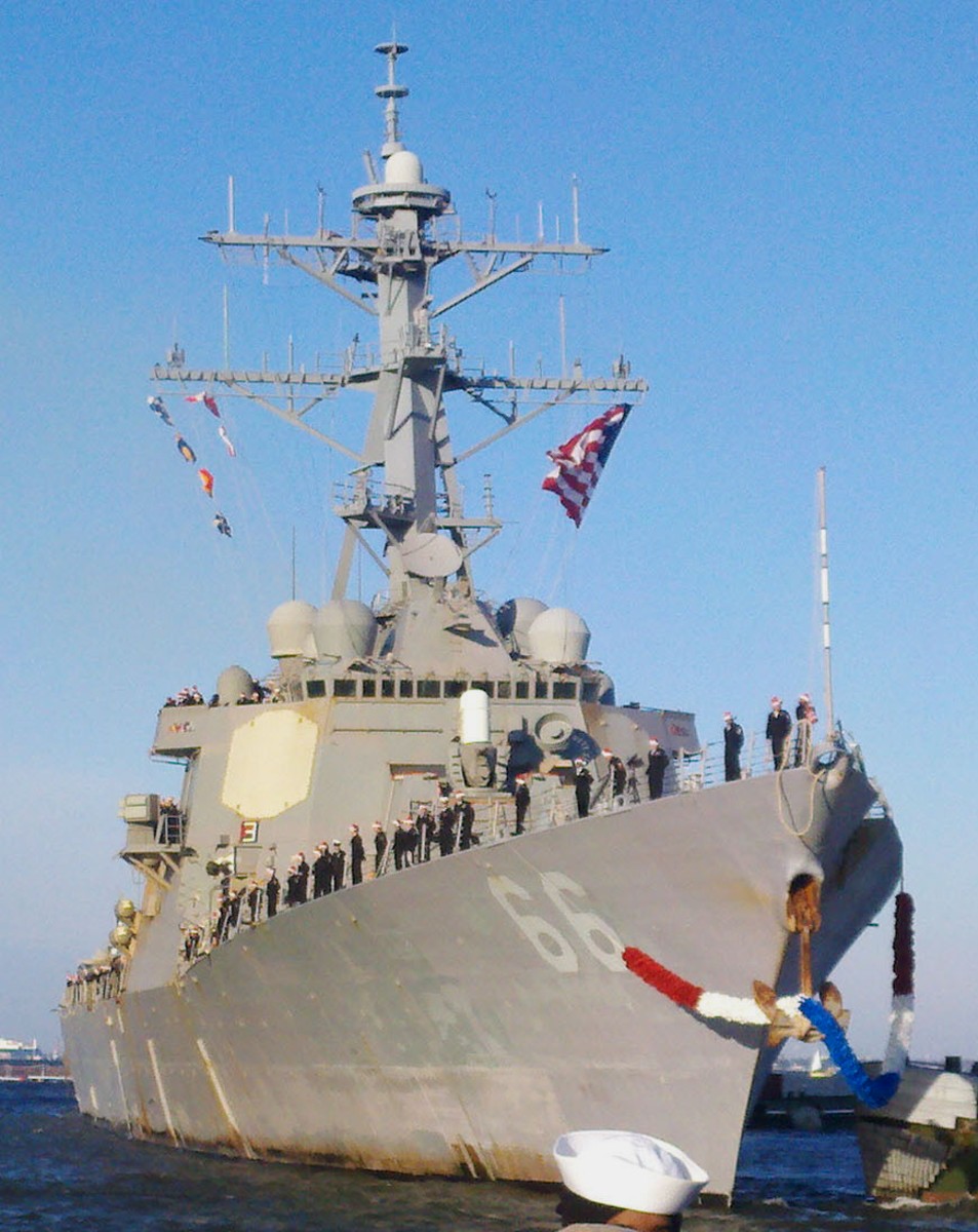ddg-66 uss gonzalez guided missile destroyer returning norfolk naval station december 2010