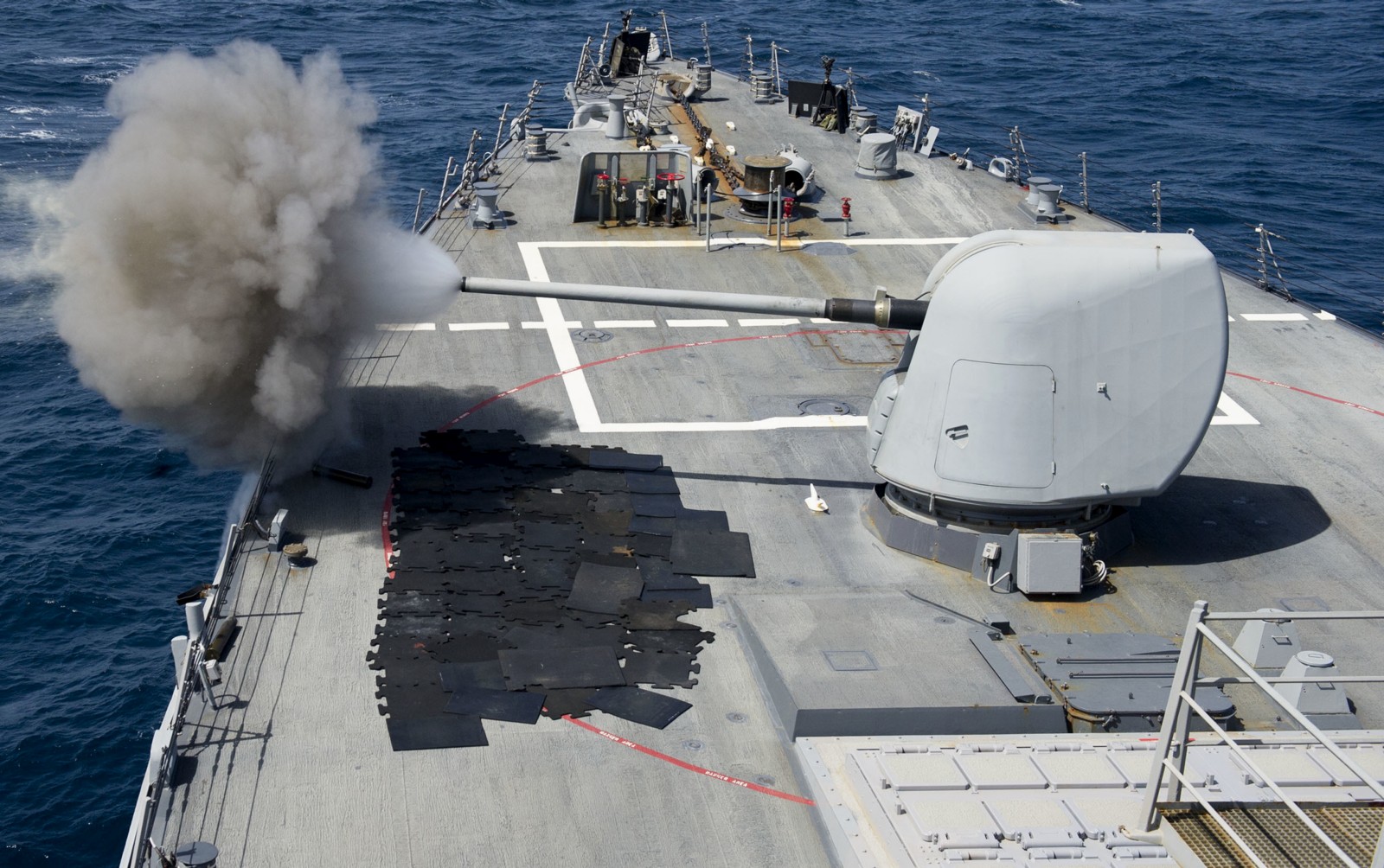 ddg-66 uss gonzalez guided missile destroyer mk.45 gun fire indian ocean 2016 75