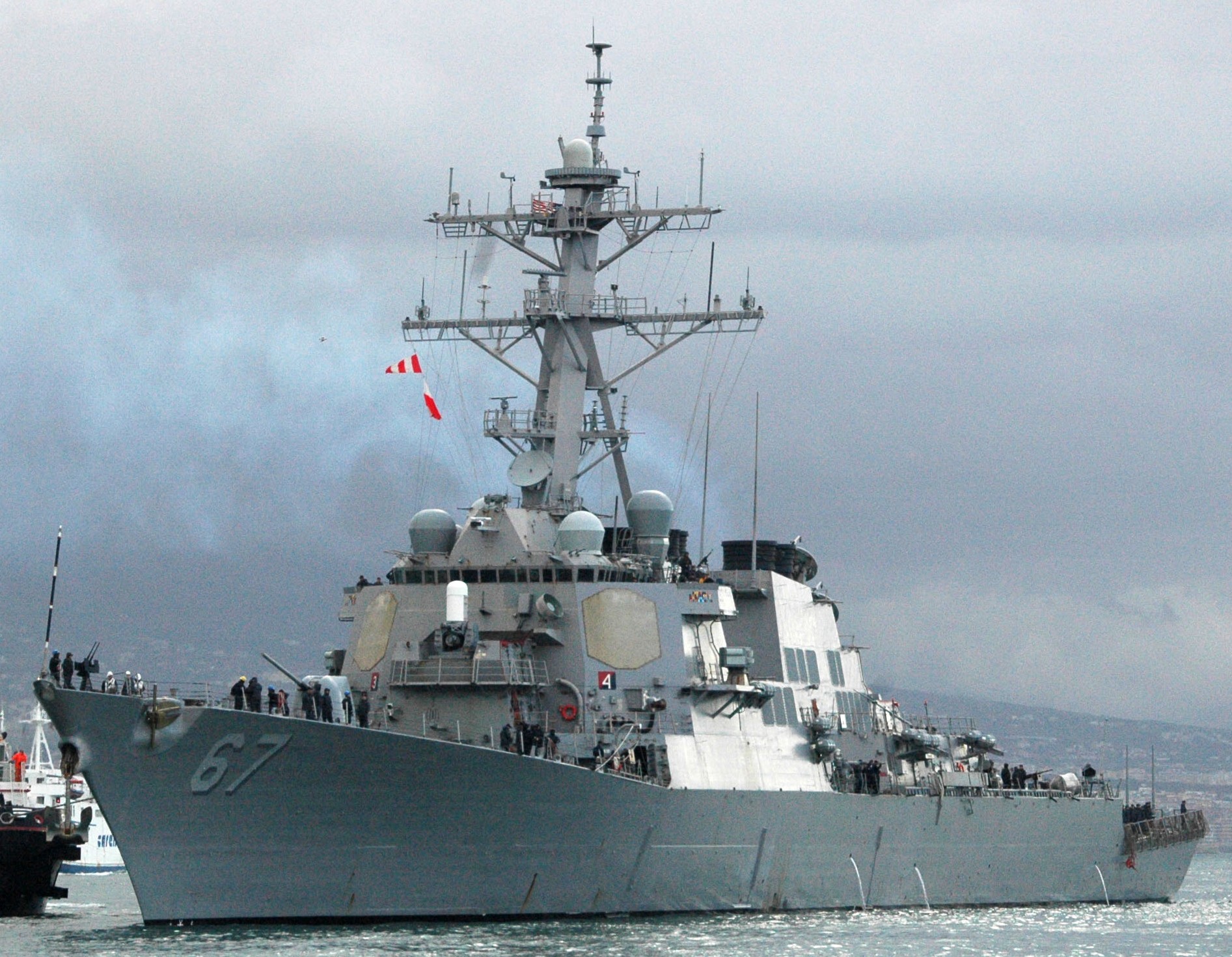 ddg-67 uss cole guided missile destroyer arleigh burke class navy aegis 28 naples italy