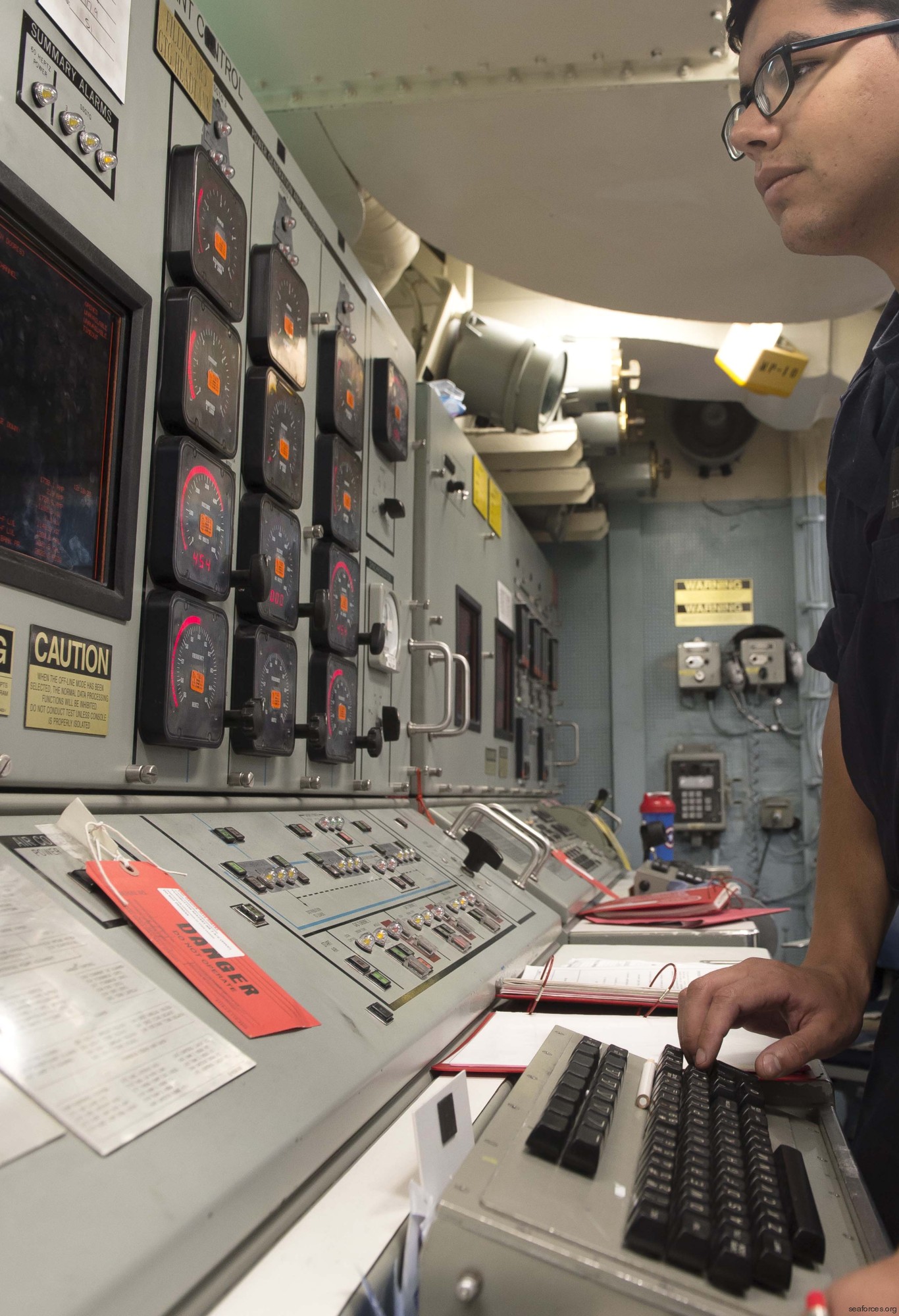 ddg-71 uss ross guided missile destroyer arleigh burke class aegis bmd 32 electronic plant control