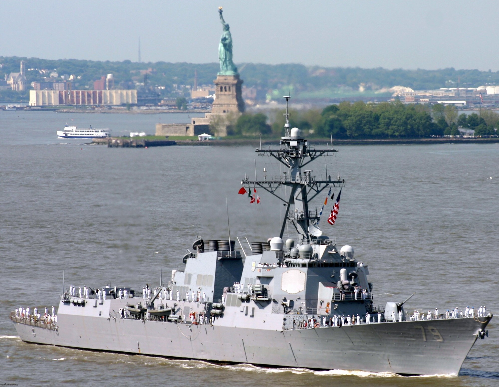 ddg-79 uss oscar austin guided missile destroyer arleigh burke class aegis 45 fleet week new york