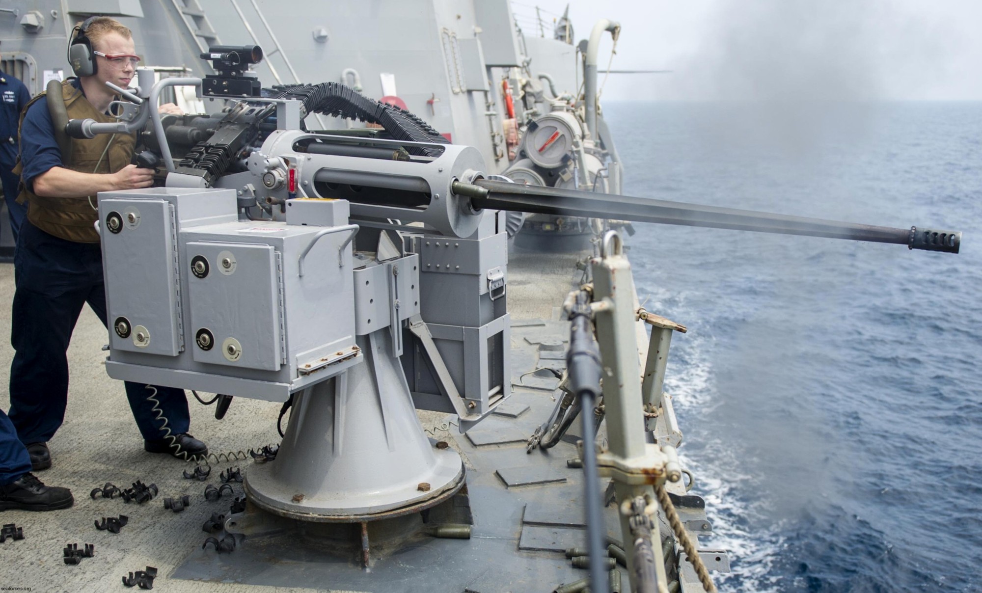 ddg-80 uss roosevelt guided missile destroyer arleigh burke class us navy 43 mk.38 mod.1 25mm machine gun system mgs