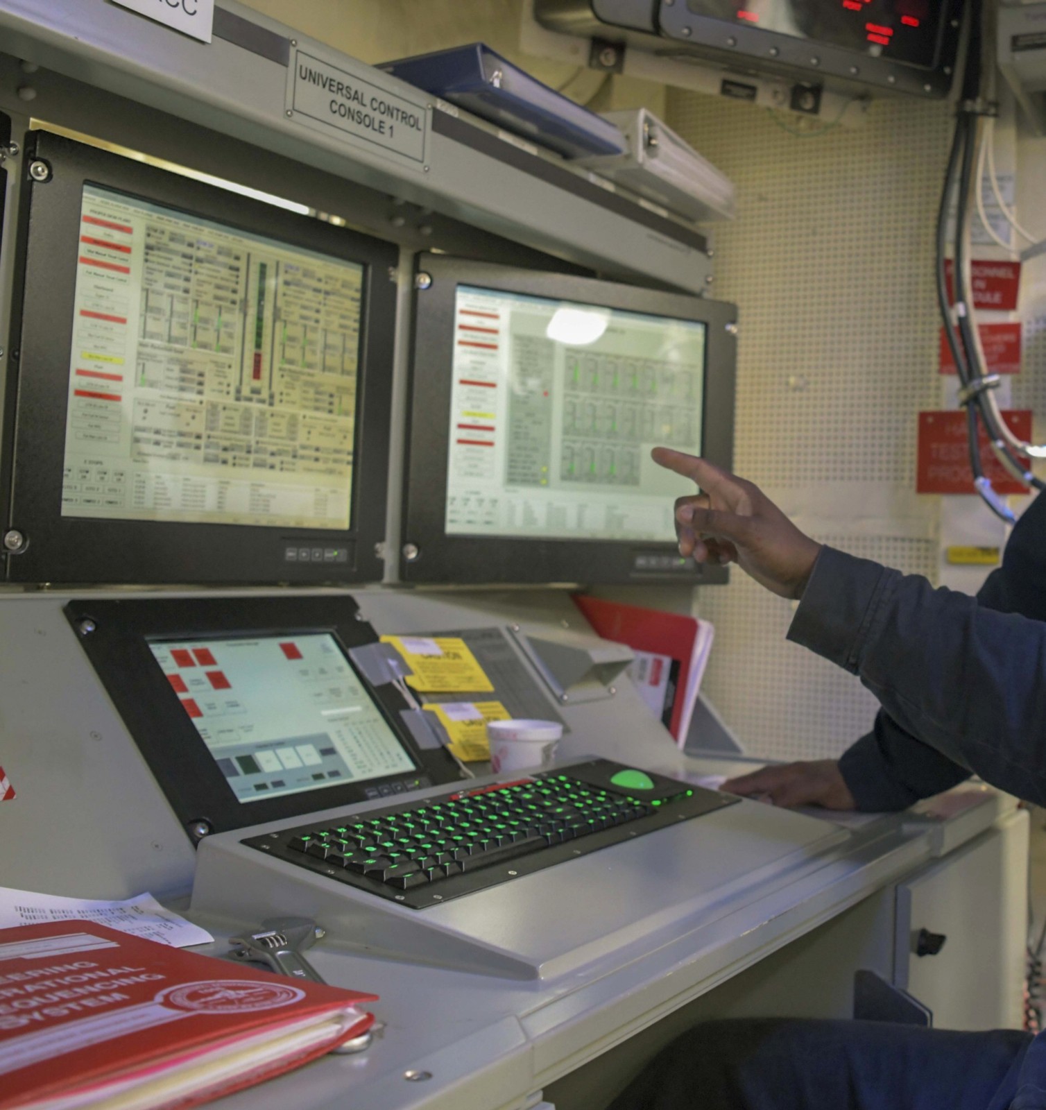 ddg-80 uss roosevelt guided missile destroyer arleigh burke class us navy 59 propulsion control console