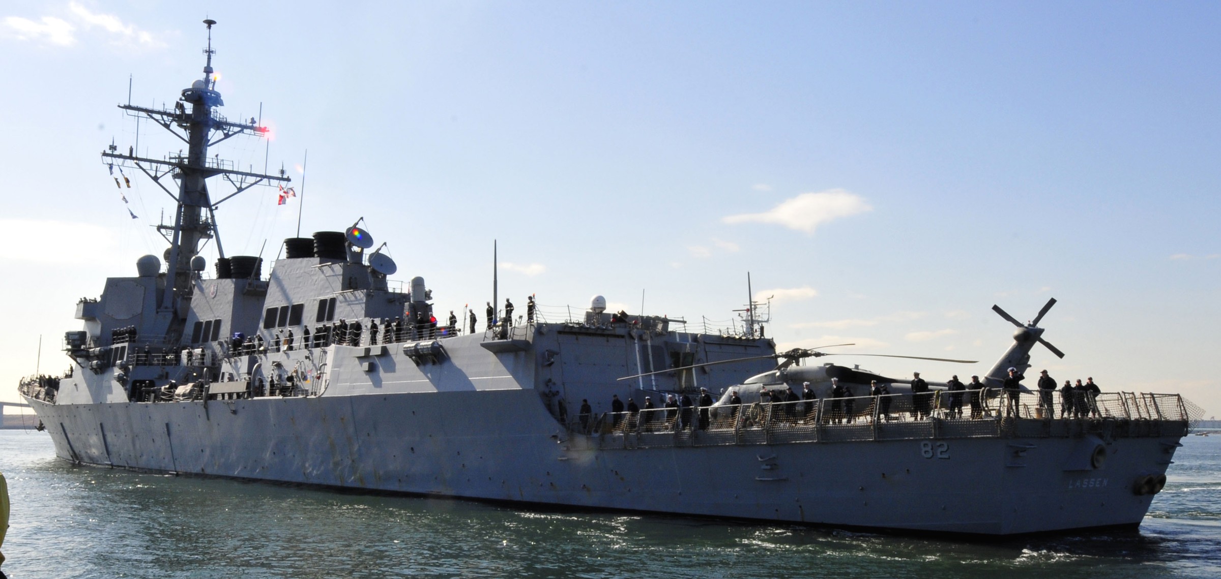 ddg-82 uss lassen arleigh burke class guided missile destroyer aegis 55 tokyo japan