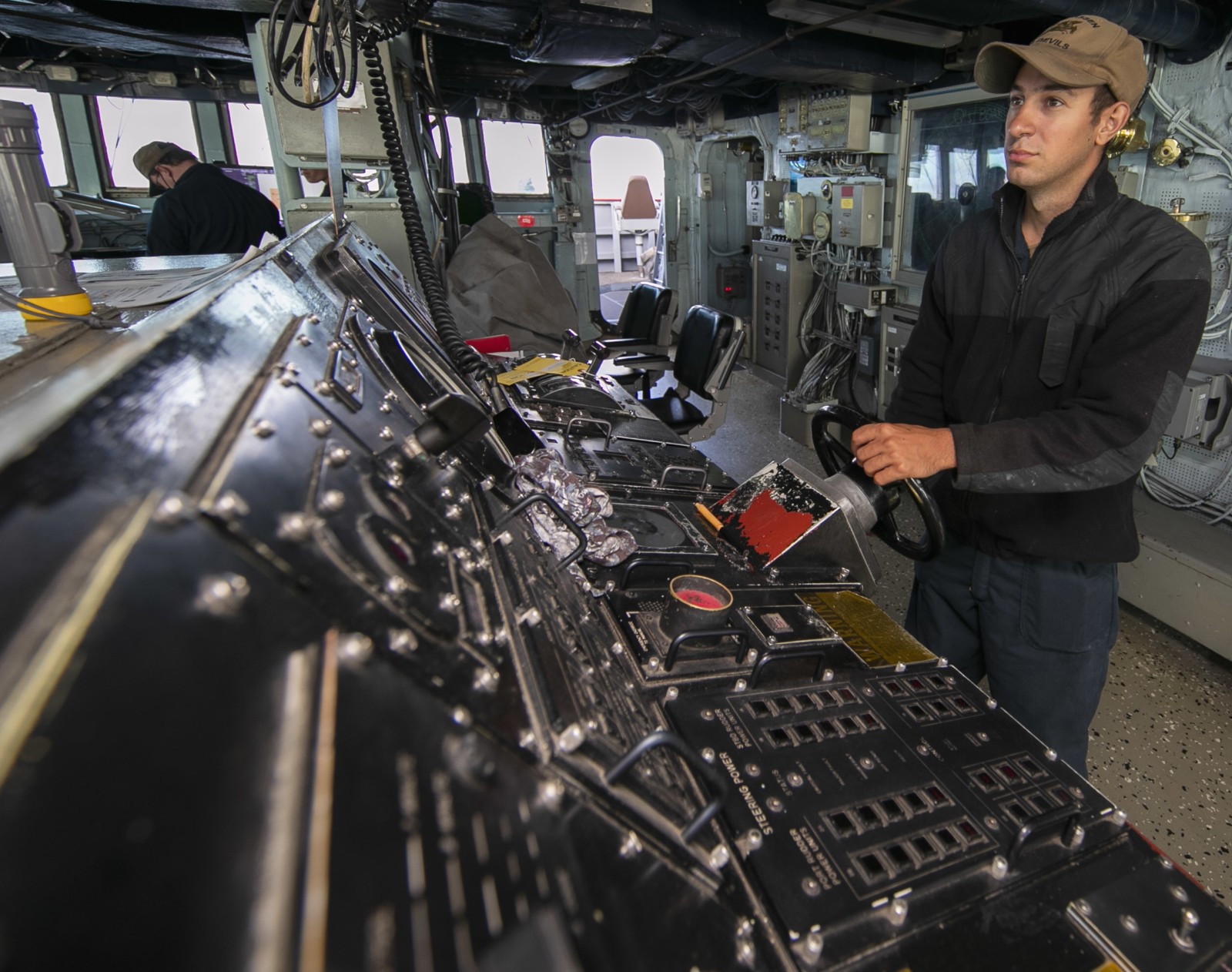 ddg-82 uss lassen arleigh burke class guided missile destroyer bridge helm steering 93