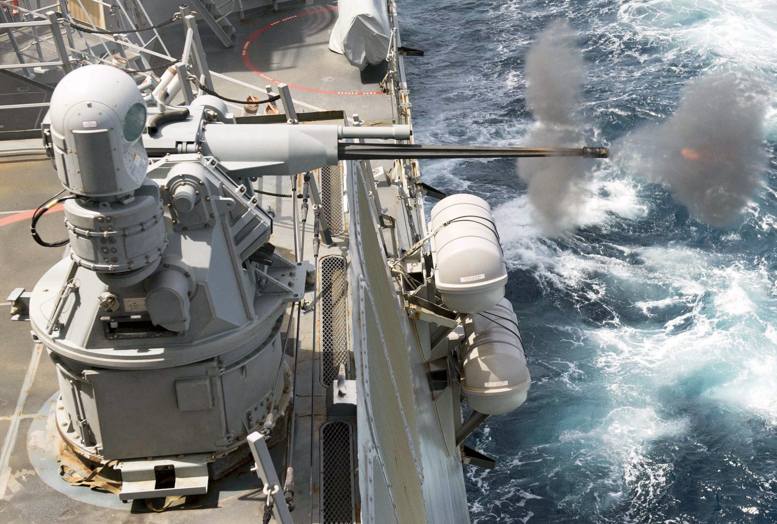 ddg-83 uss howard arleigh burke class guided missile destroyer mk.38 mod.2 machine gun 62