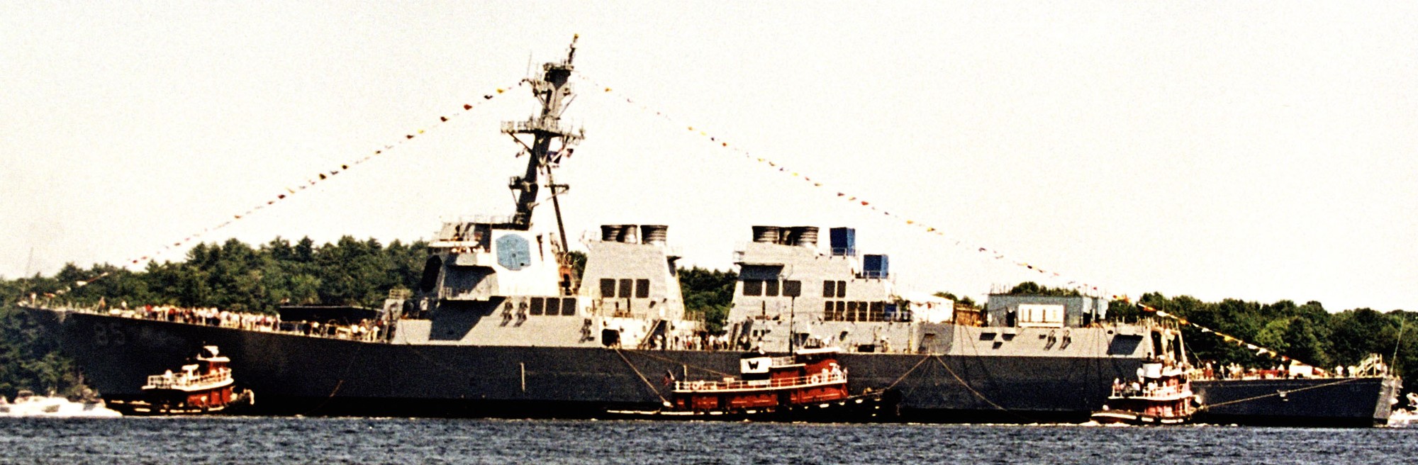 ddg-85 uss mccampbell arleigh burke class guided missile destroyer launching bath maine 2000 04