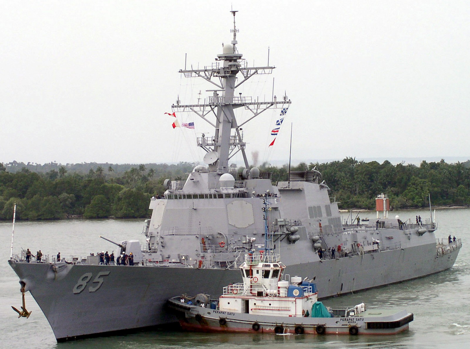 ddg-85 uss mccampbell arleigh burke class guided missile destroyer muara brunei carat 2004