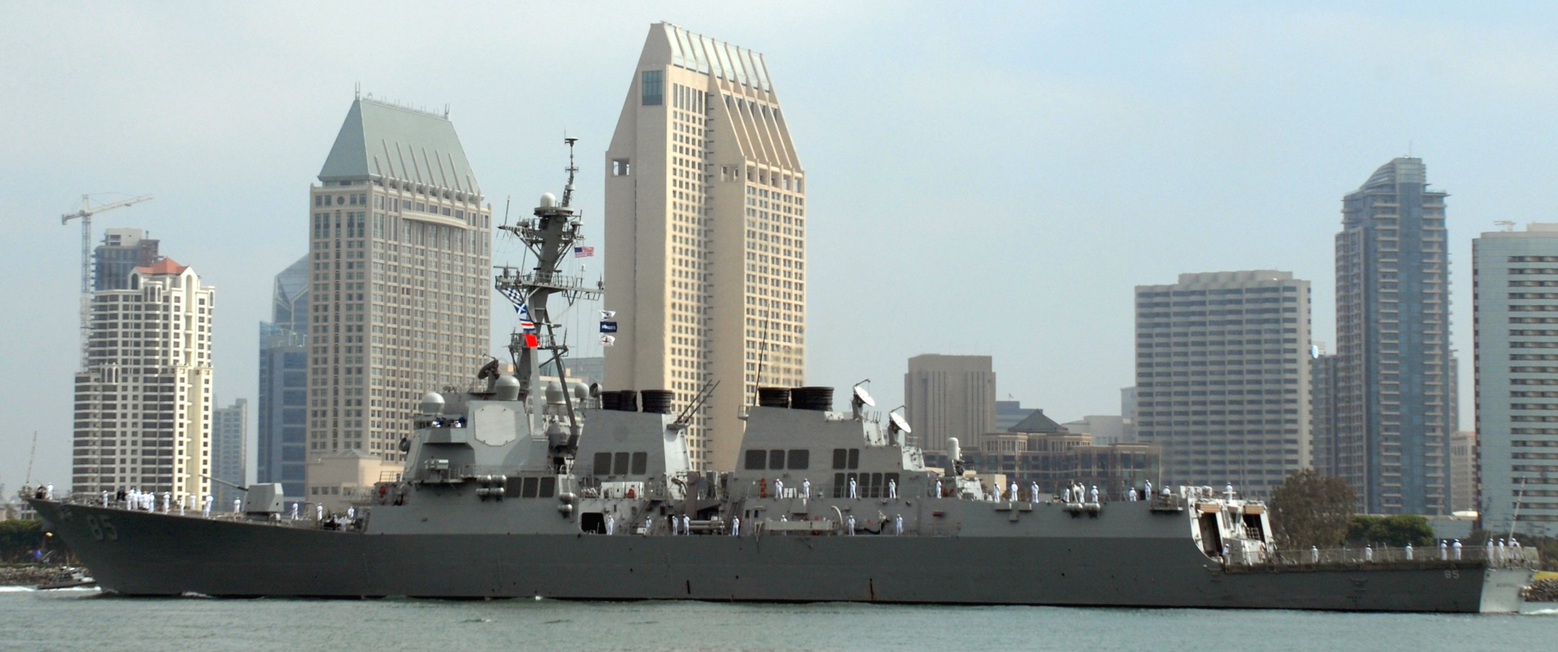 ddg-85 uss mccampbell arleigh burke class guided missile destroyer departing san diego yokosuka 16