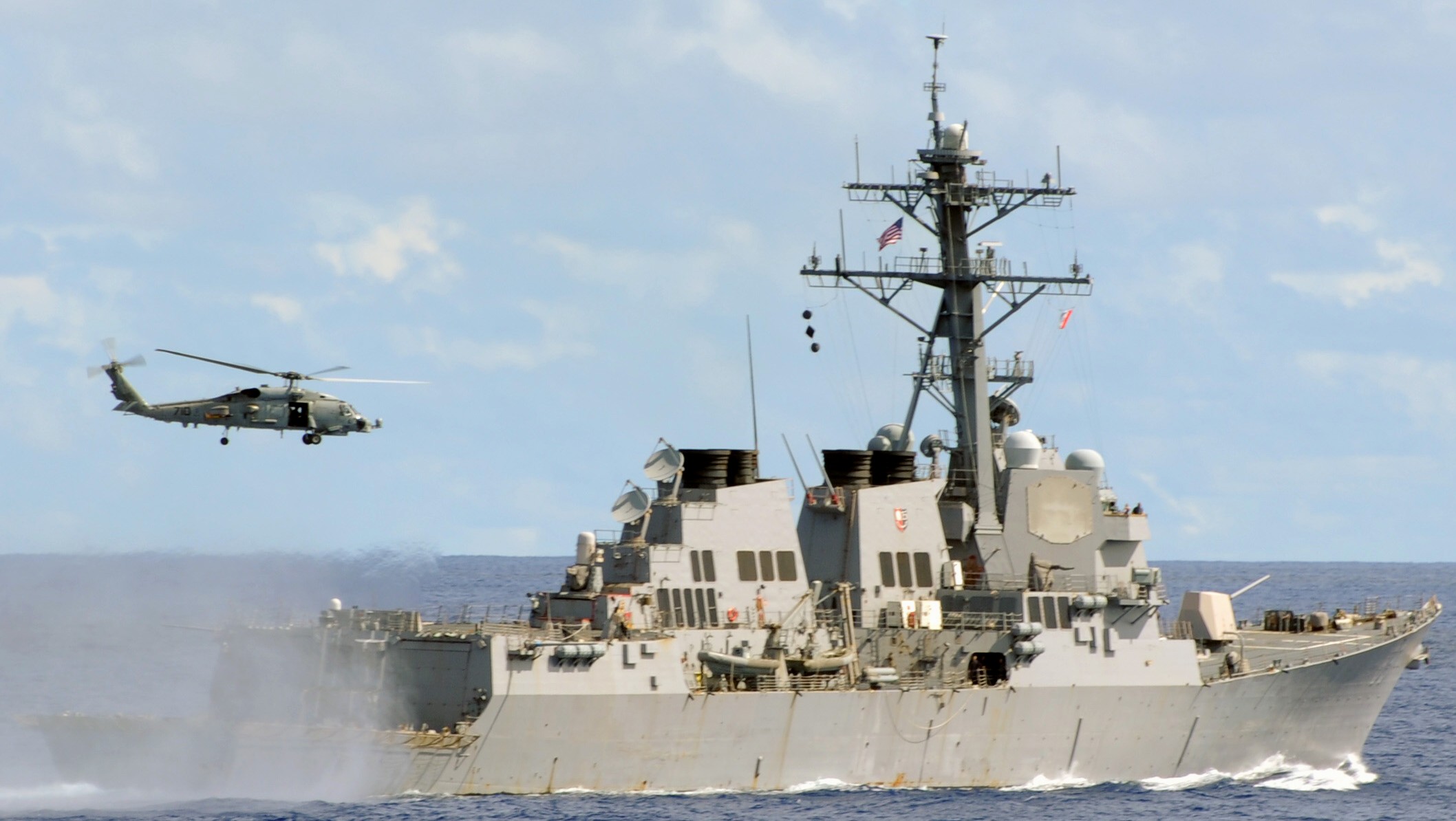 ddg-85 uss mccampbell arleigh burke class guided missile destroyer philippine sea 2011 31