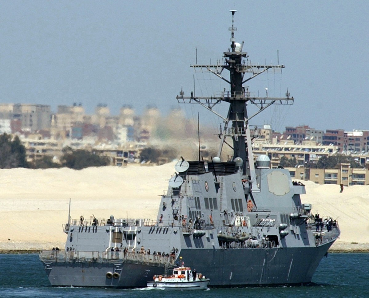 ddg-87 uss mason arleigh burke class guided missile destroyer suez canal 2005